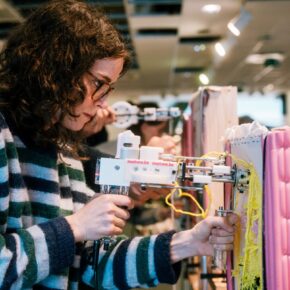 Workshop Tufting op Mutation Festival 2026 Wintercircus: maak zelf je tapijt of wanddecoratie (formaat 35×35)